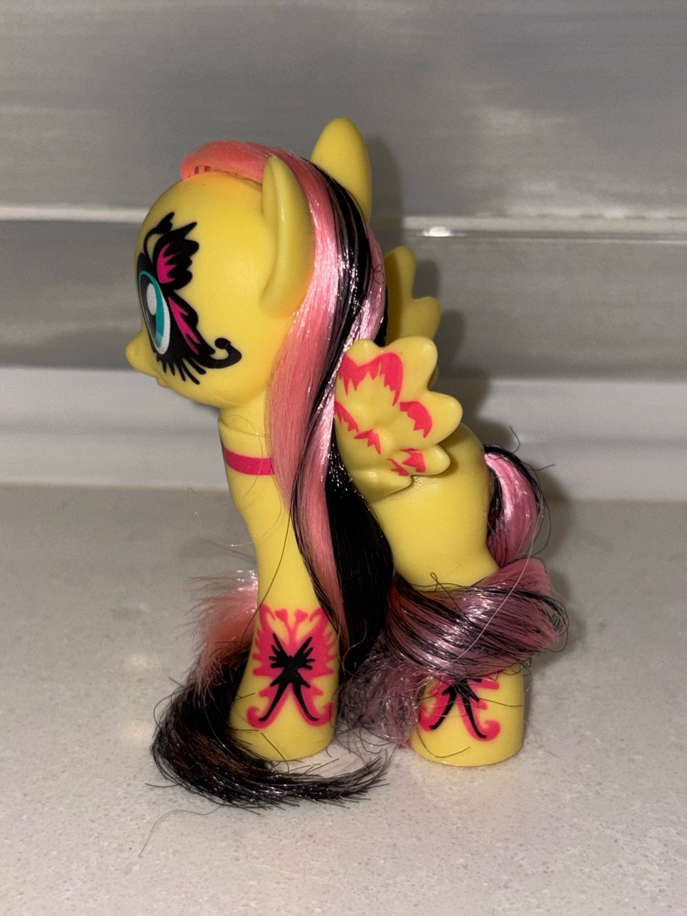 My Little Pony G4 Fluttershy Goth Pony Mania Ponymania FIM Brushable Pegasus Toy
